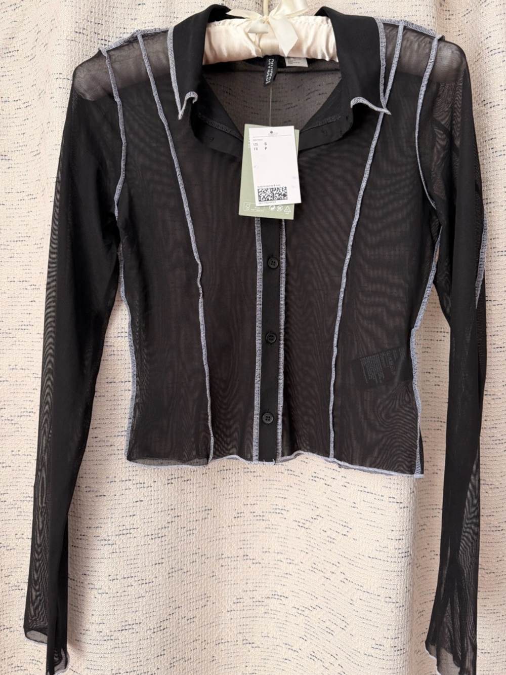 Stylish H&M divided Black Sheer Long-Sleeve Button-Down Top with Contrast Seams - Picture 4 of 4